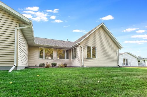 1909 Sharon Ln, Manitowoc WI 54220-1526 exterior