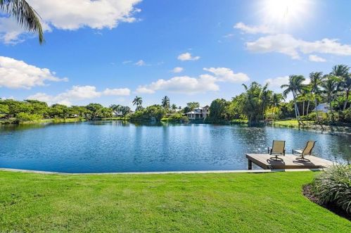 655 Bougainvillea Rd, Naples FL 34102-5545 exterior