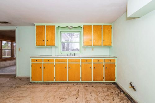 1615 Hamelink Dr, Kalamazoo MI 49002-1657 exterior