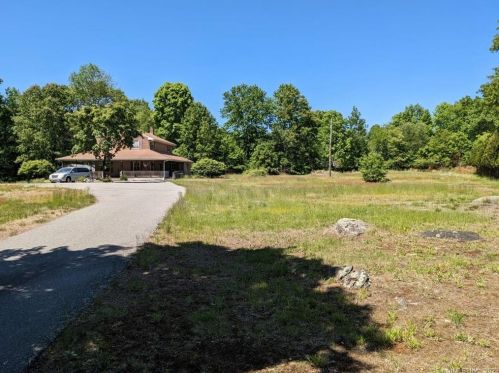 475 Putnam Pike, Killingly CT 06241-1608 exterior