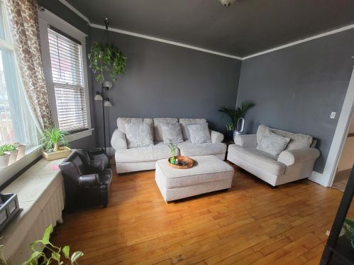 2422 18th St, Milwaukee, WI 53215-3044