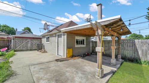 3637 59 Pl, Chicago IL 60629-3909 exterior