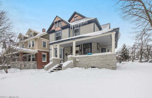 1302 Wealthy St, Grand Rapids MI 49506-2562 exterior