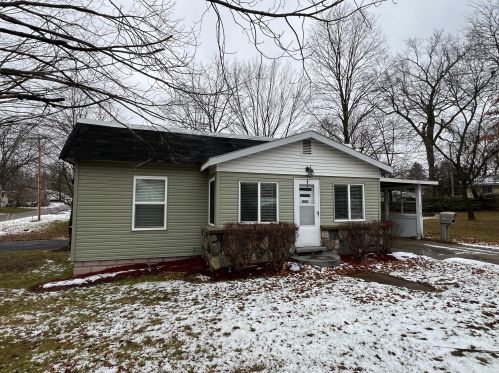 1047 Bridge St, Belding, MI 48809-2305