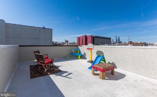 219 Green St, Philadelphia PA 19123-3314 exterior