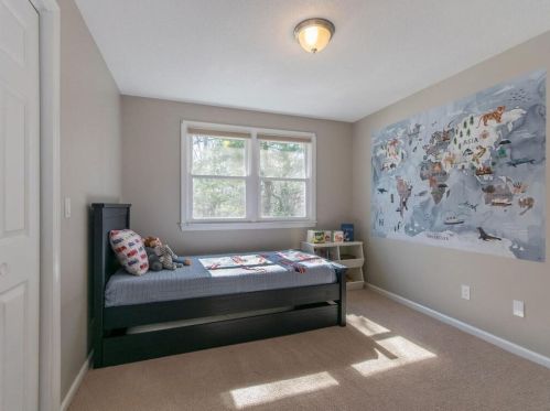 19 Quinnehtuk Rd, Springfield MA 01106-2911 exterior