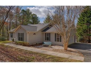 16 Woodland Dr, Fairview, NC 28730-8723