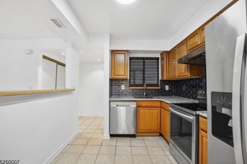 46 Slope, Clinton, NJ 08809-1134