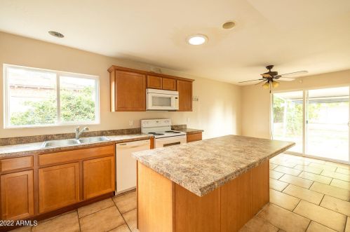 5747 16th St, Phoenix, AZ 85016-2503