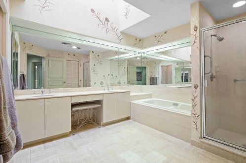 9 Hampshire Ln, Boynton Beach FL 33436-7414 exterior