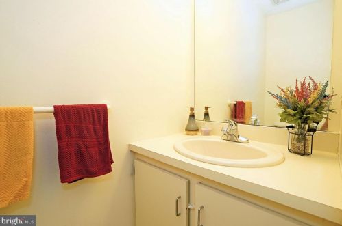 46 Lehavre Ct, Trenton NJ  08619-4723 exterior