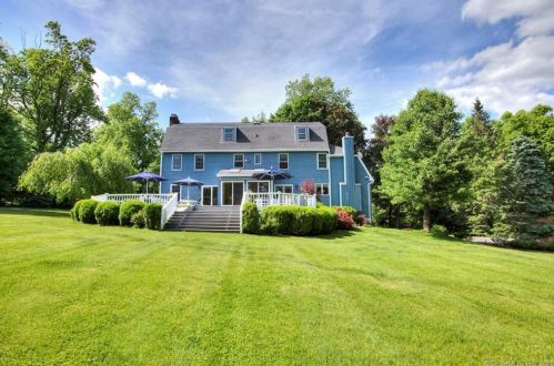 11 Farrar Ln, Ridgefield CT 06877-2406 exterior