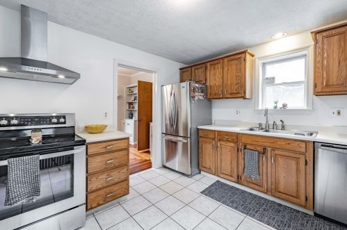 4 Johnson St, West Springfield, MA 01089-3037