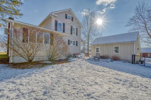 92 West St, Windsor Locks CT  06096-1813 exterior