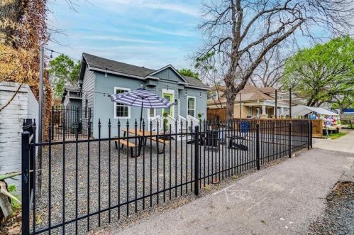 1307 Cesar Chavez St, Austin TX 78702-4403 exterior