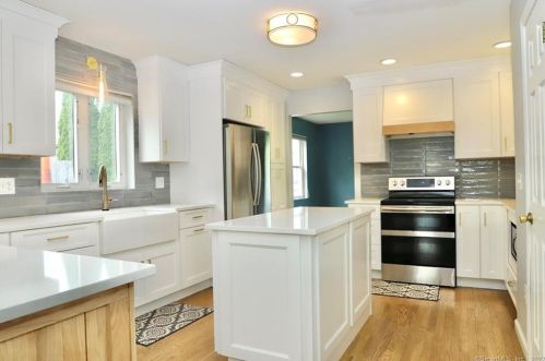 19 Rock Crk Ln, Torrington CT 06790-3557 exterior