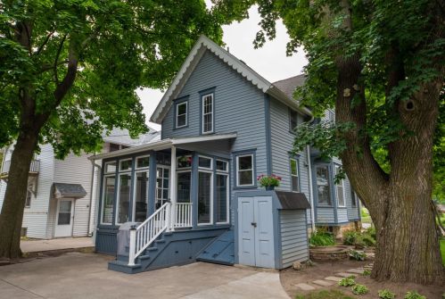 1157 Glenview Ave, Milwaukee WI 53213-3047 exterior