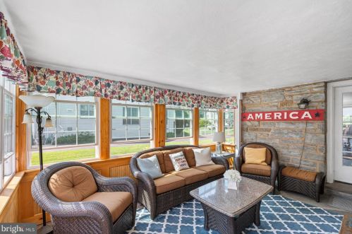 5 Lexington Ave, Pittsburgh PA 15215-3218 exterior