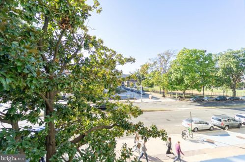 700 7th St, Washington DC  20001-3716 exterior