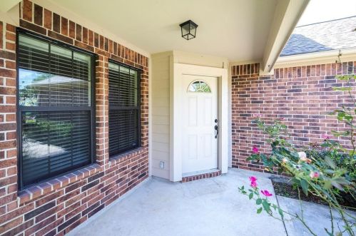 119 Golfview Ct, Montgomery TX  77356-8853 exterior