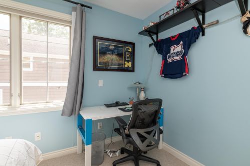 952 Eagle Lk Dr, Kalamazoo MI 49009-8429 exterior