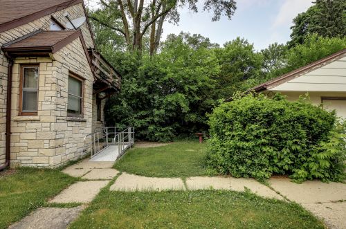 6206 105th St, Milwaukee WI 53225-1409 exterior