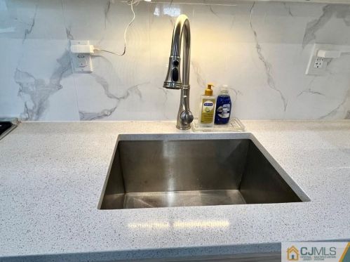 7 Hallo St, Edison NJ exterior