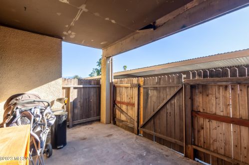 1620 Wilmot Rd, Tucson AZ  11110-4457 exterior