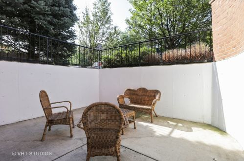 1716 Diversey Pkwy, Chicago IL  60614-1010 exterior