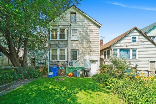 8417 Brandon Ave, Chicago IL 60617-4457 exterior