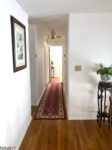 20 Arnold Dr, Parsippany NJ 07054-2240 exterior