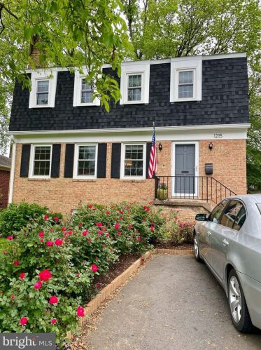 1215 Kensington Rd, Mc Lean, VA 22101-2921