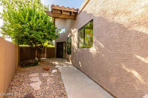 11846 40th Pl, Phoenix AZ  85028-1516 exterior