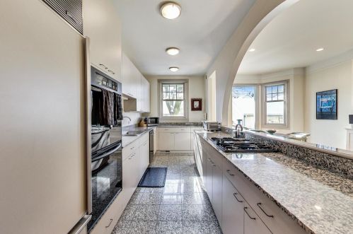 1133 Schubert Ave, Chicago IL 60614-1507 exterior