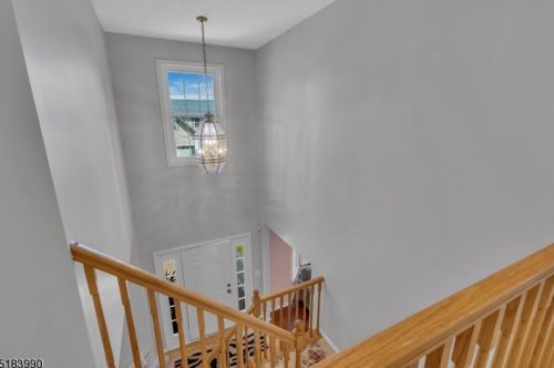 41 Heinrick Way, Bridgewater NJ 08807-5660 exterior