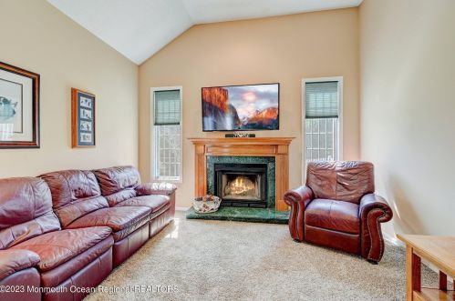 327 Frank Applegate Rd, Jackson Twp NJ  08527-4217 exterior