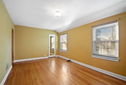 5911 Drake Ave, Chicago IL 60659-2204 exterior