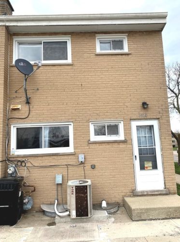 7920 Lawrence Ave, Chicago IL 60706-3290 exterior