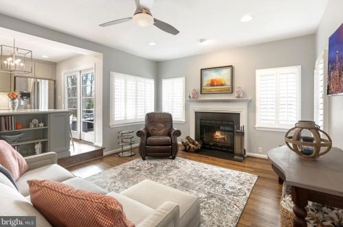 804 Enderby Dr, Alexandria VA 22302-2224 exterior