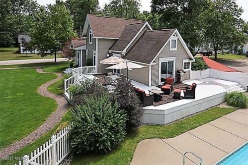 224 Adams St, Lawton, MI 49065-9749