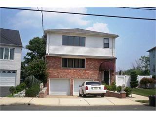 25 Valley Ct, Secaucus, NJ 07094-3824
