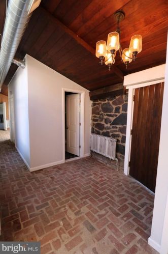 635 Parkway Ave, Trenton NJ  08618-2723 exterior