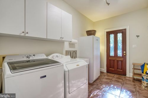 1613 Maddux Ln, Mc Lean VA 22101-3200 exterior