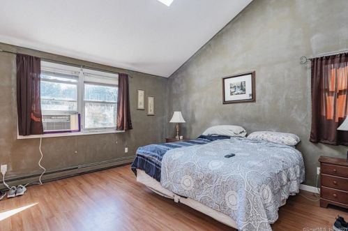 6 Chief St, Enfield CT 06082-5143 exterior