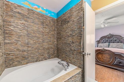 3113 Monte Vis St, Fort Pierce FL 34952-6002 exterior