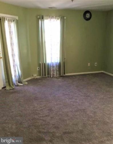 511 Ashton Ln, New Castle DE  19720-3960 exterior