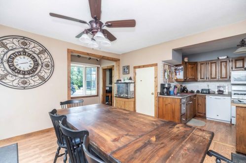 9 Elm Ave, Enfield CT 06082-1906 exterior