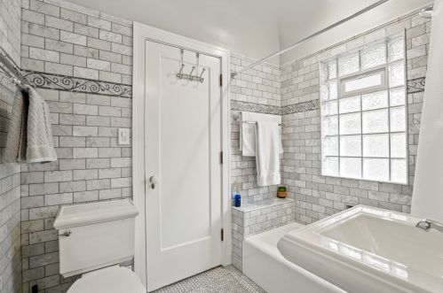 2723 Edgewood Ave, Milwaukee WI  53211-2913 exterior