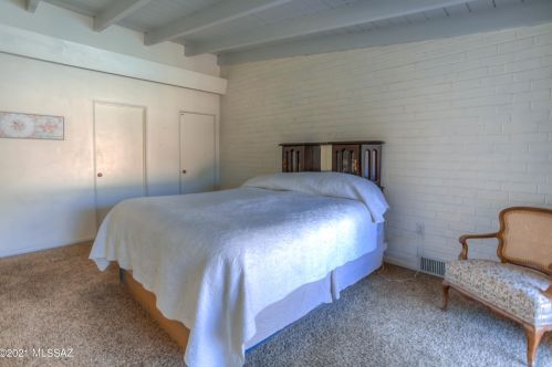 201 Irving Ave, Tucson AZ 85711-6239 exterior