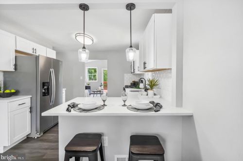 18 Mapledale Ave, Glen Burnie MD 21061-1938 exterior